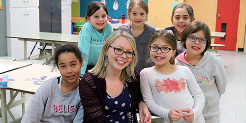 Formation éducateur éducatrice en service de garde en milieu scolaire AEP attestation d'étude professionnelle métier enfant école commission scolaire de Kamouraska-Rivière-du-Loup KRTB métier Service aux entreprises Pavillon-de-l'Avenir CFPPA Centre professionnel